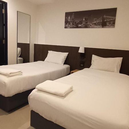 The Blocks Hostel Sukhumvit 10 Bangkok Luaran gambar