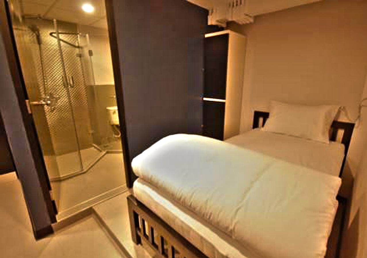 The Blocks Hostel Sukhumvit 10 Bangkok Luaran gambar