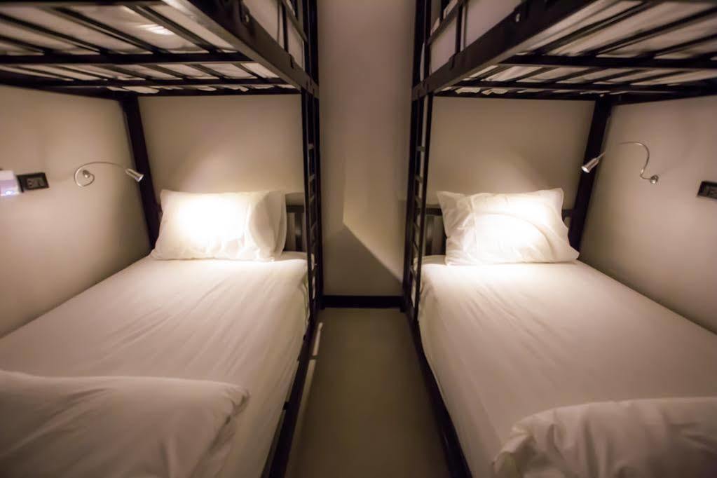 The Blocks Hostel Sukhumvit 10 Bangkok Luaran gambar